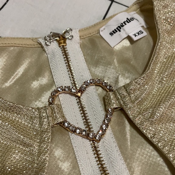 Revolve Superdown Kristin Top Gold Crystal Heart Cutout - Picture 7 of 12